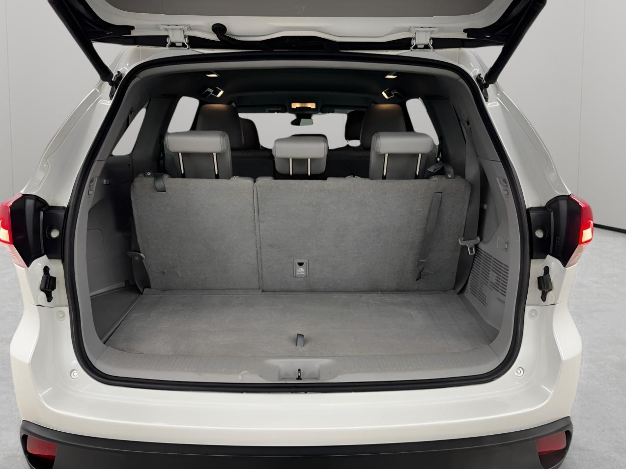 Toyota Highlander LE V6 AWD (Natl) 2018