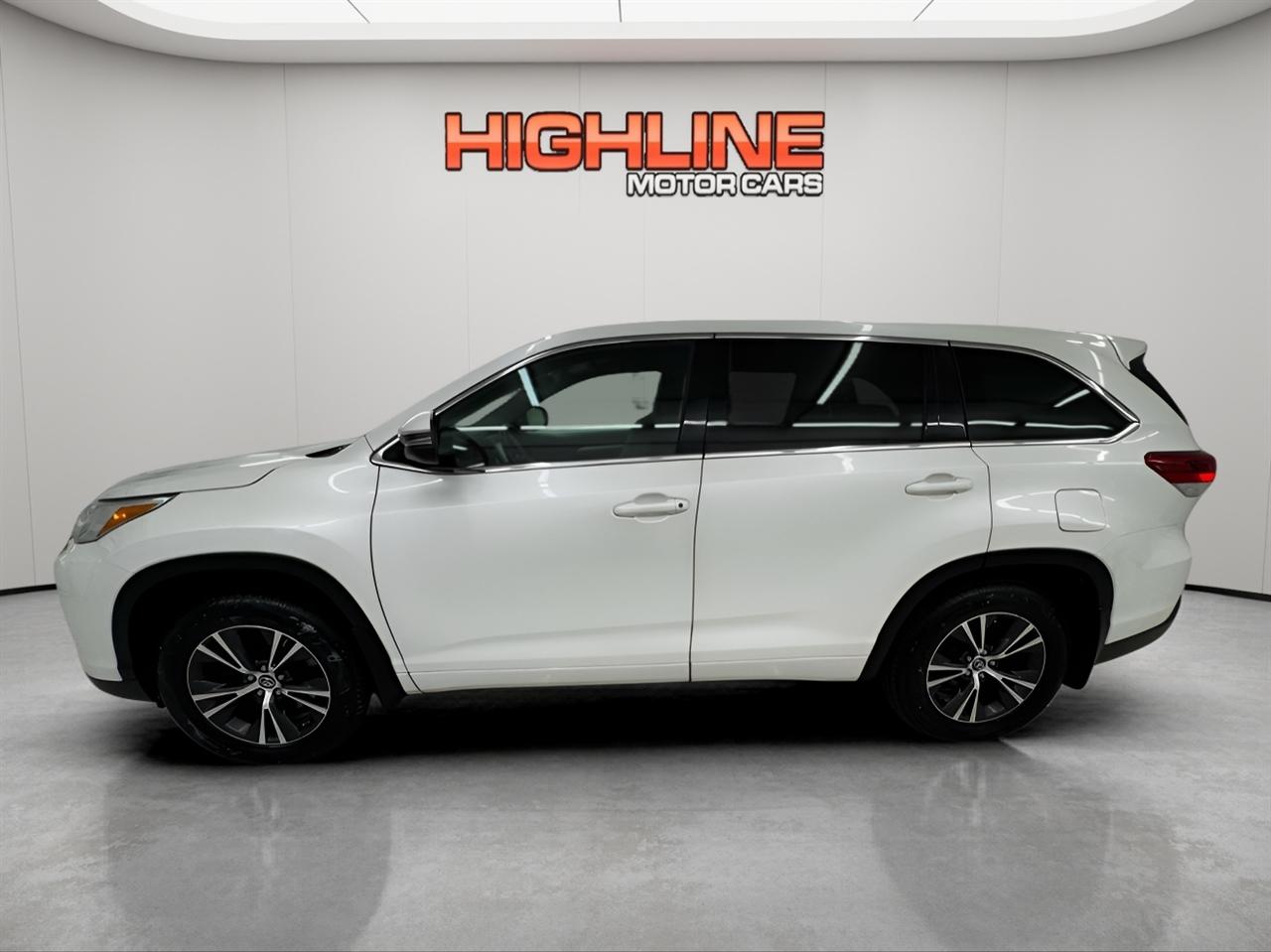 Toyota Highlander LE V6 AWD (Natl) 2018