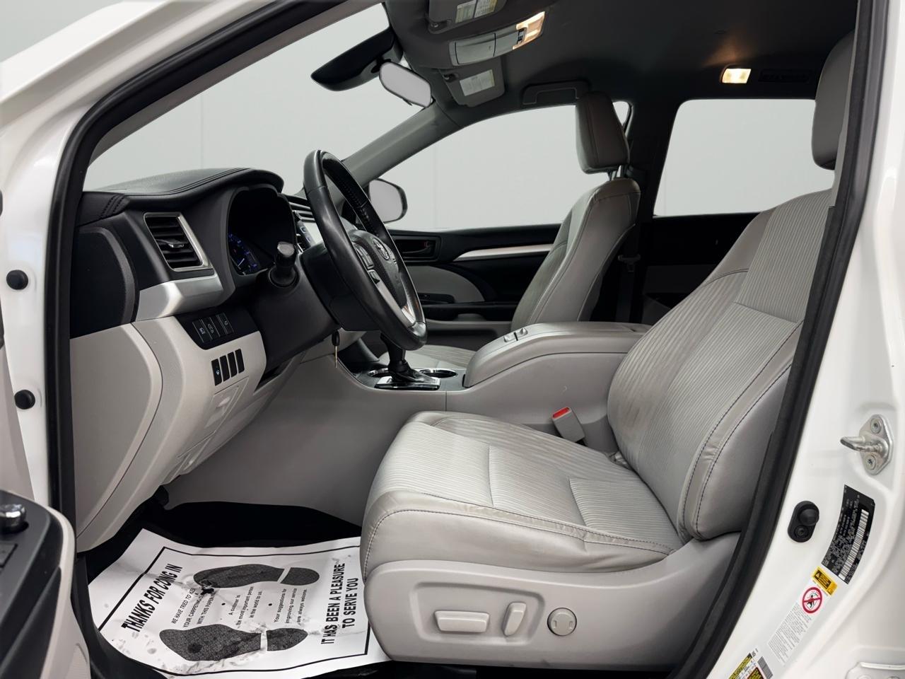 Toyota Highlander LE V6 AWD (Natl) 2018