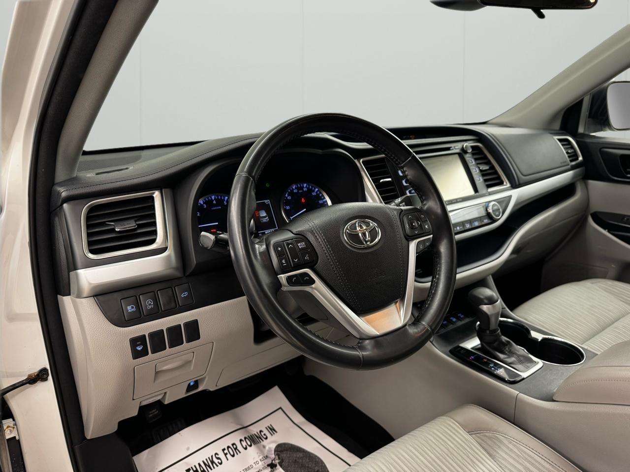 Toyota Highlander LE V6 AWD (Natl) 2018