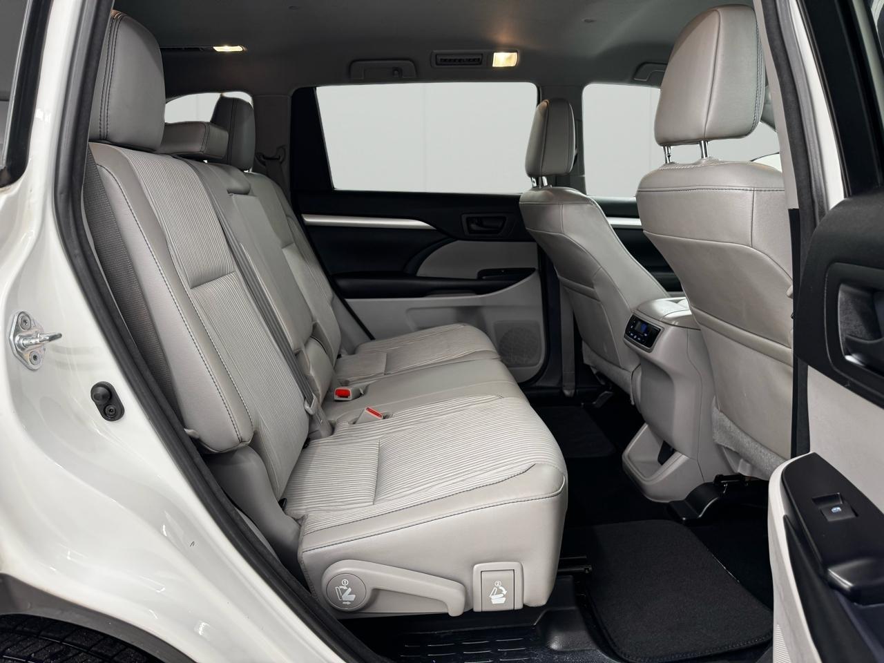 Toyota Highlander LE V6 AWD (Natl) 2018