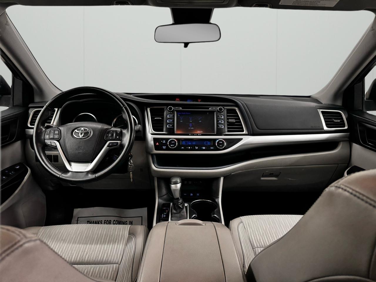 Toyota Highlander LE V6 AWD (Natl) 2018