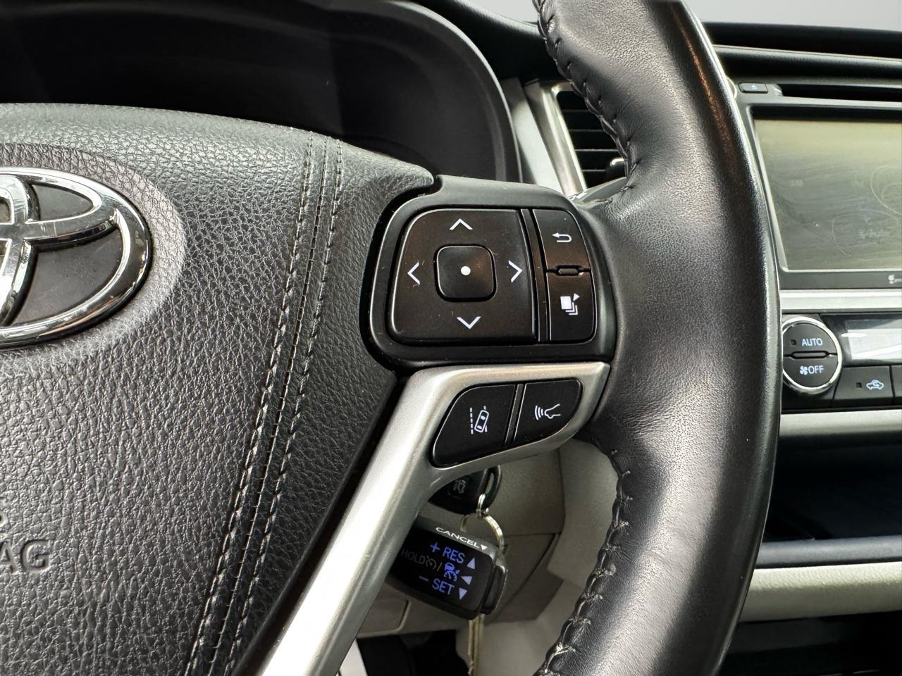 Toyota Highlander LE V6 AWD (Natl) 2018