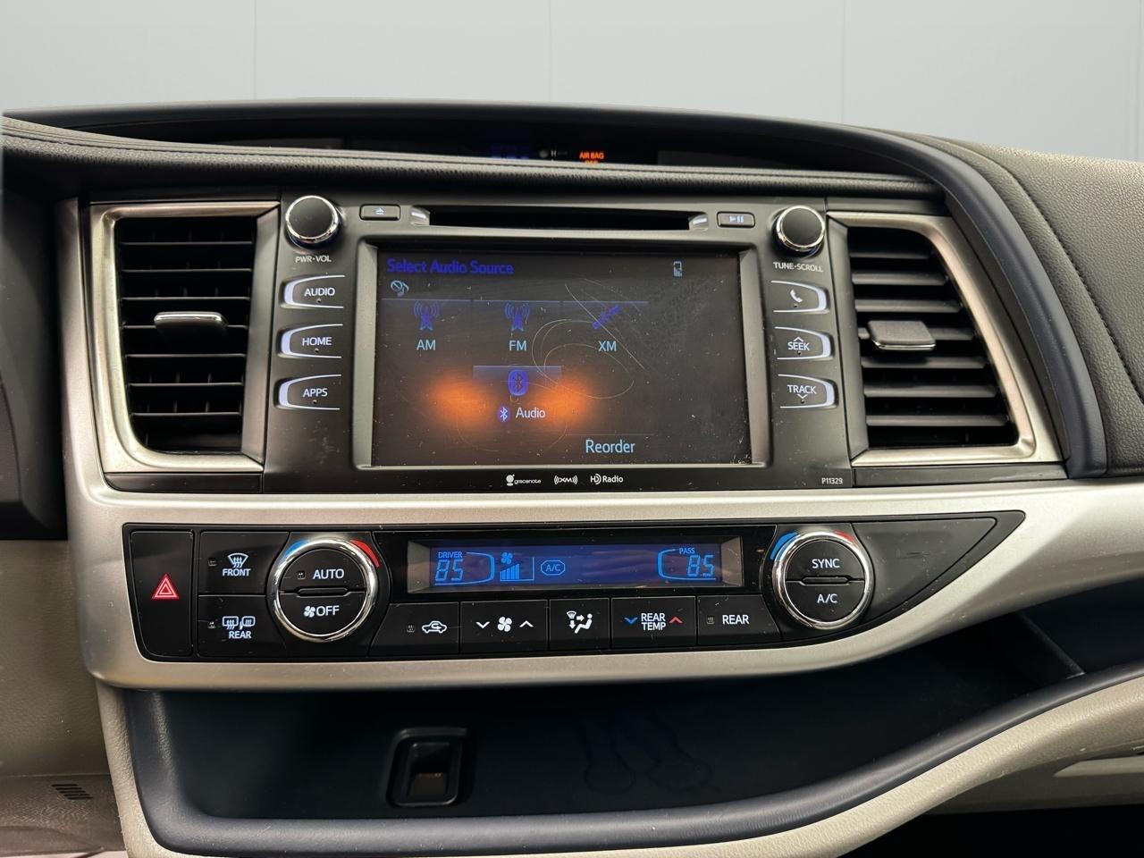 Toyota Highlander LE V6 AWD (Natl) 2018