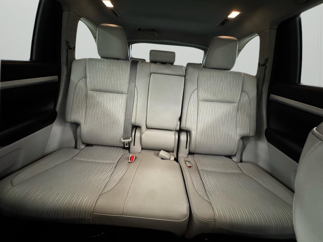 Toyota Highlander LE V6 AWD (Natl) 2018