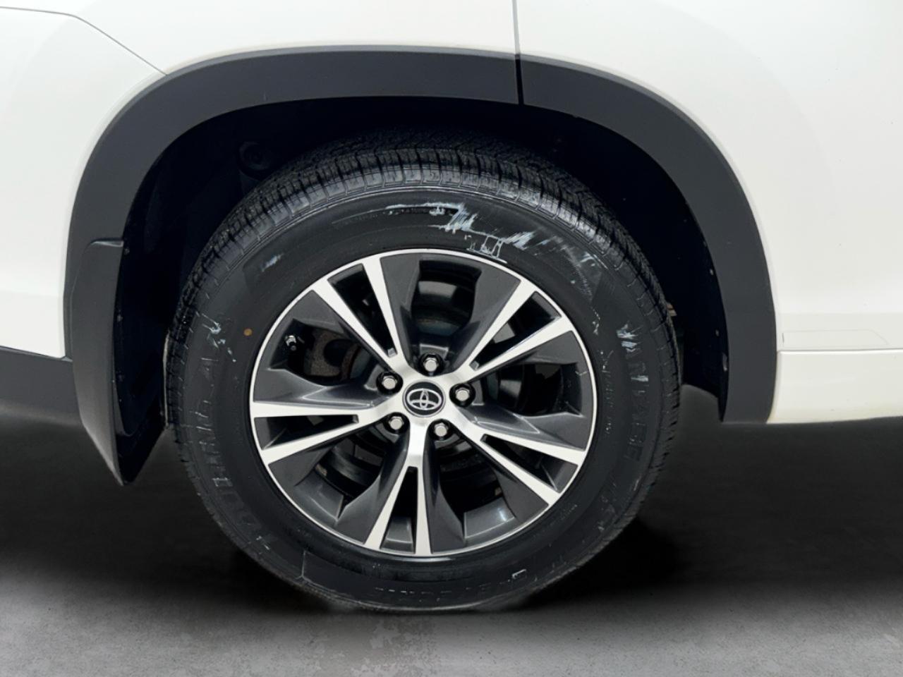 Toyota Highlander LE V6 AWD (Natl) 2018