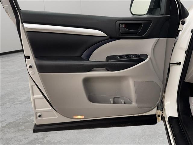 Toyota Highlander LE Plus V6 AWD (Natl) 2018