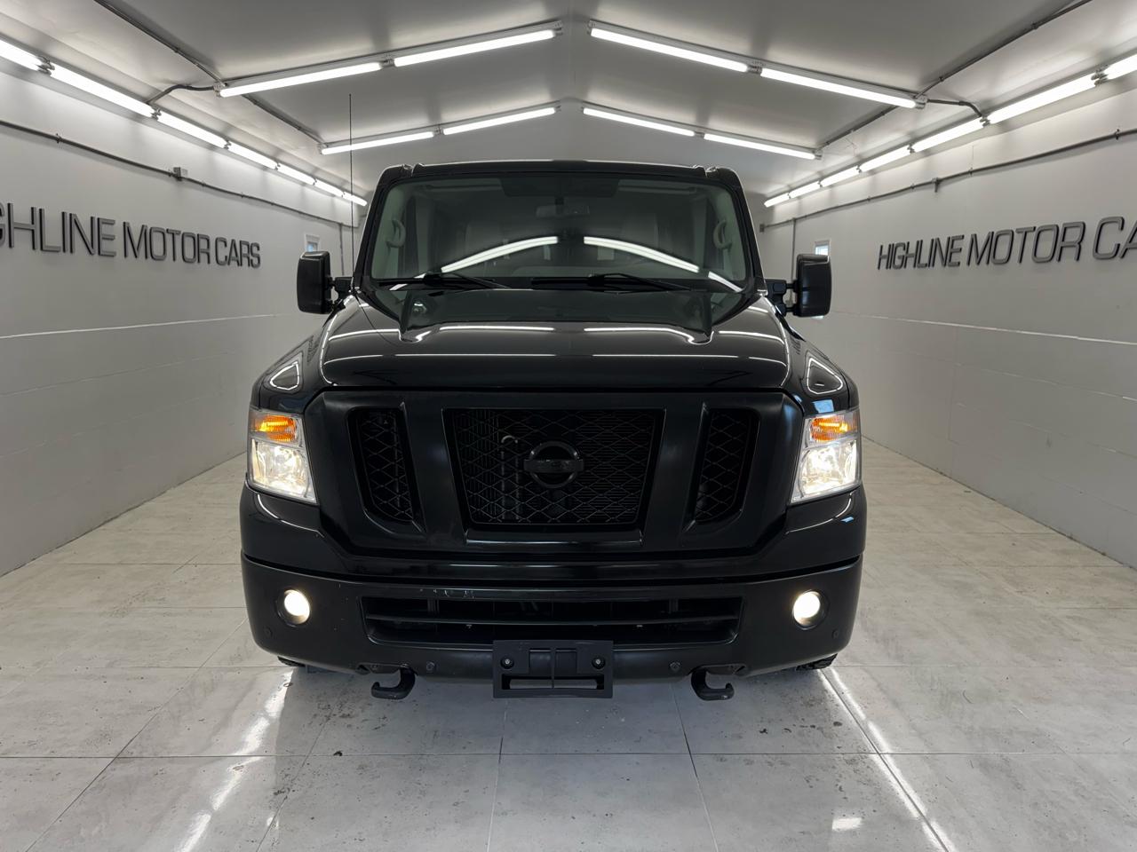 Nissan NV Passenger V8 SL 2017