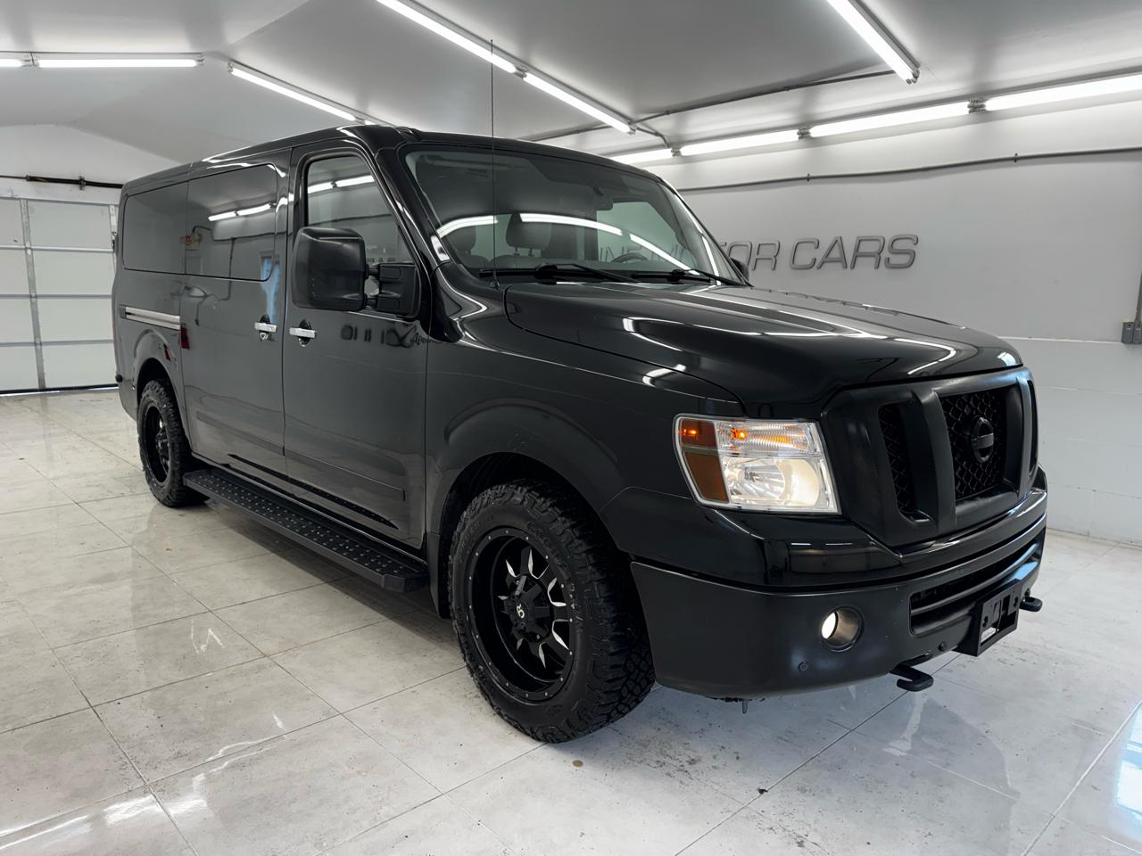 Nissan NV Passenger V8 SL 2017