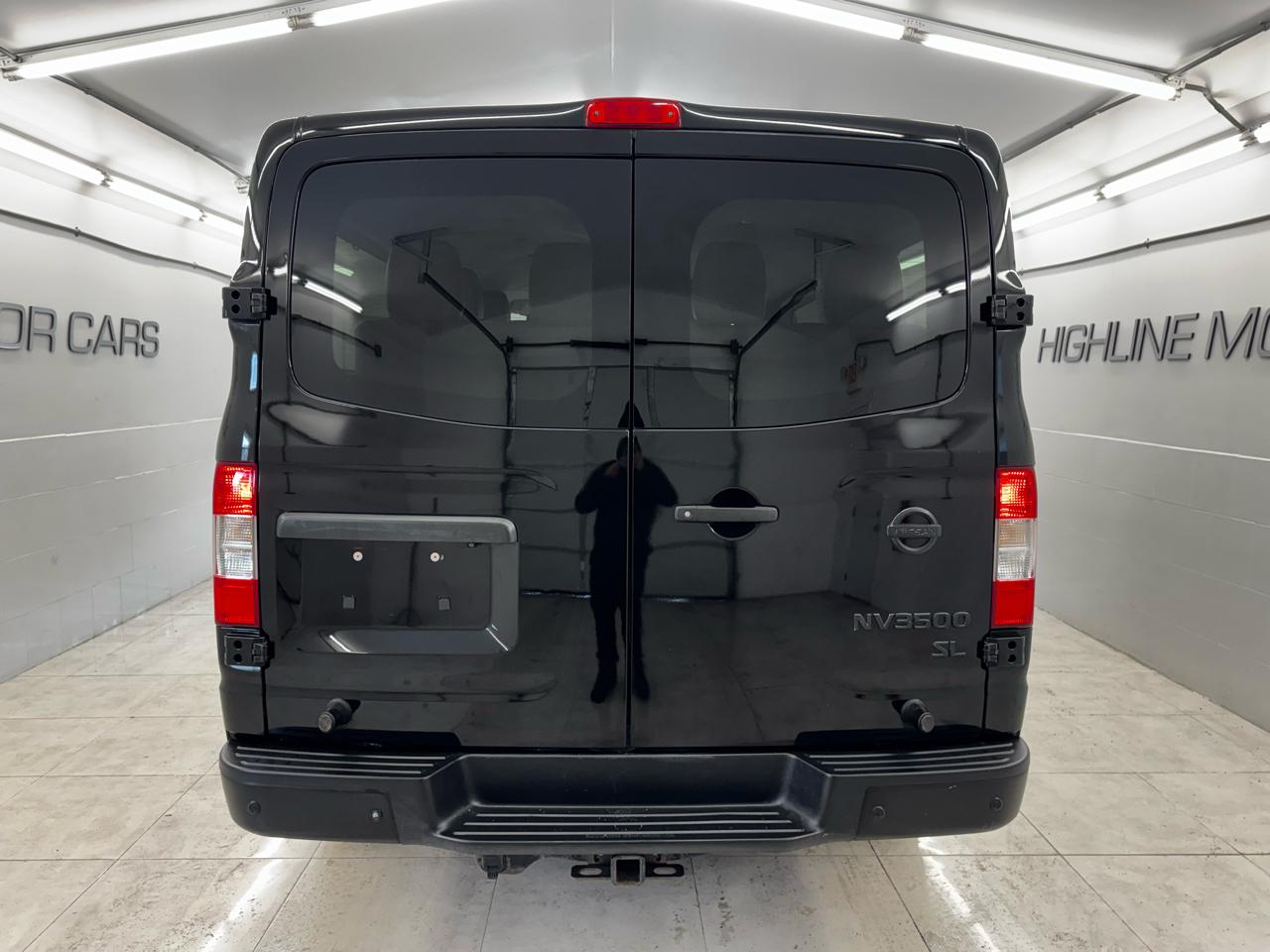 Nissan NV Passenger V8 SL 2017