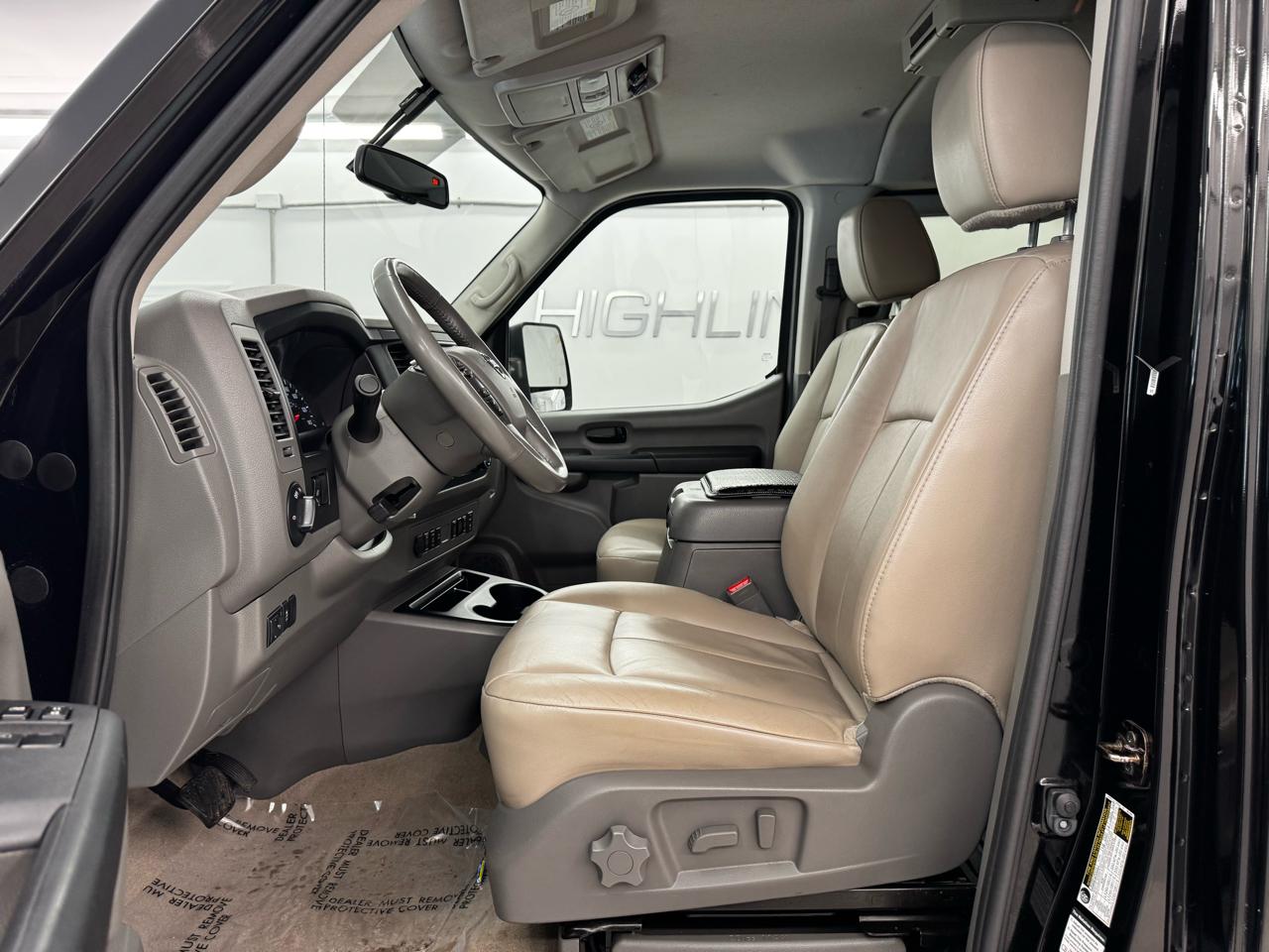 Nissan NV Passenger V8 SL 2017
