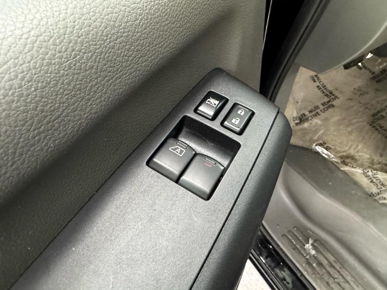 Nissan NV Passenger V8 SL 2017