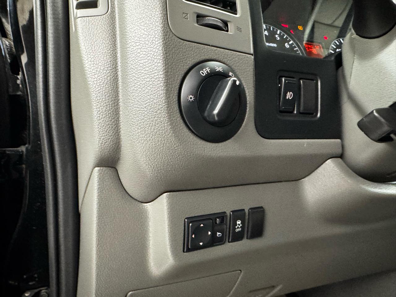 Nissan NV Passenger V8 SL 2017