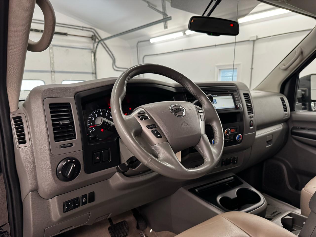 Nissan NV Passenger V8 SL 2017