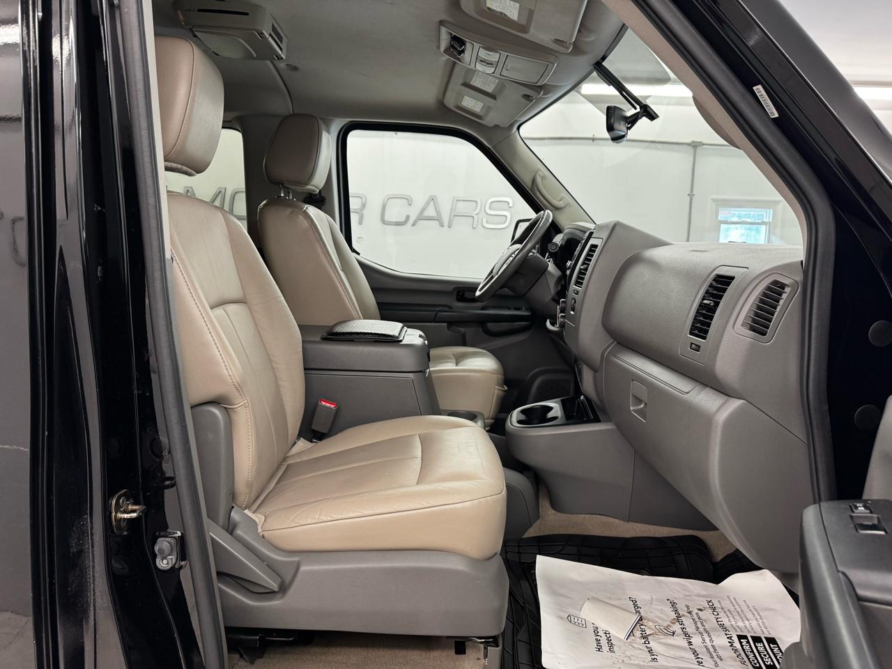 Nissan NV Passenger V8 SL 2017