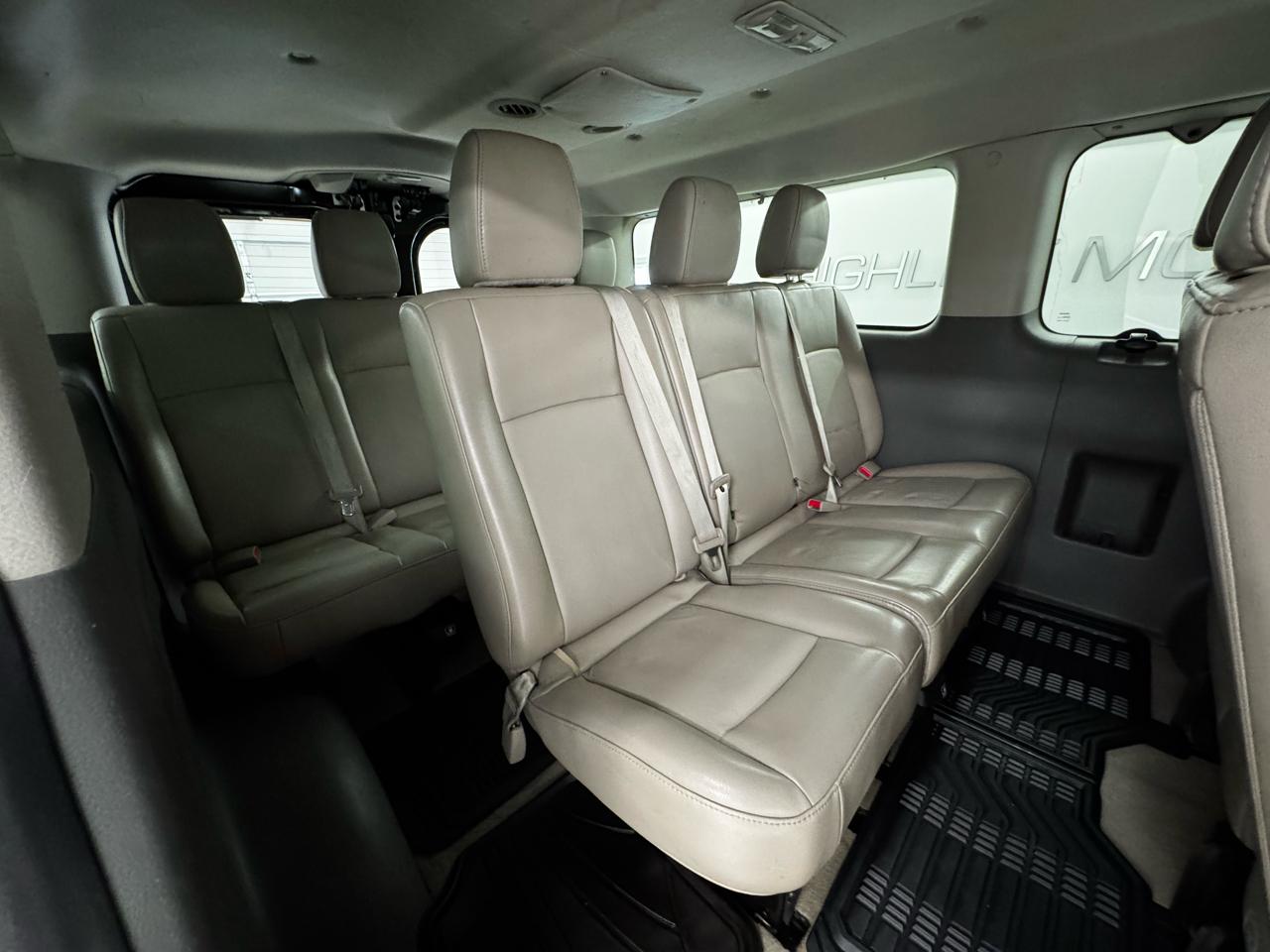 Nissan NV Passenger V8 SL 2017