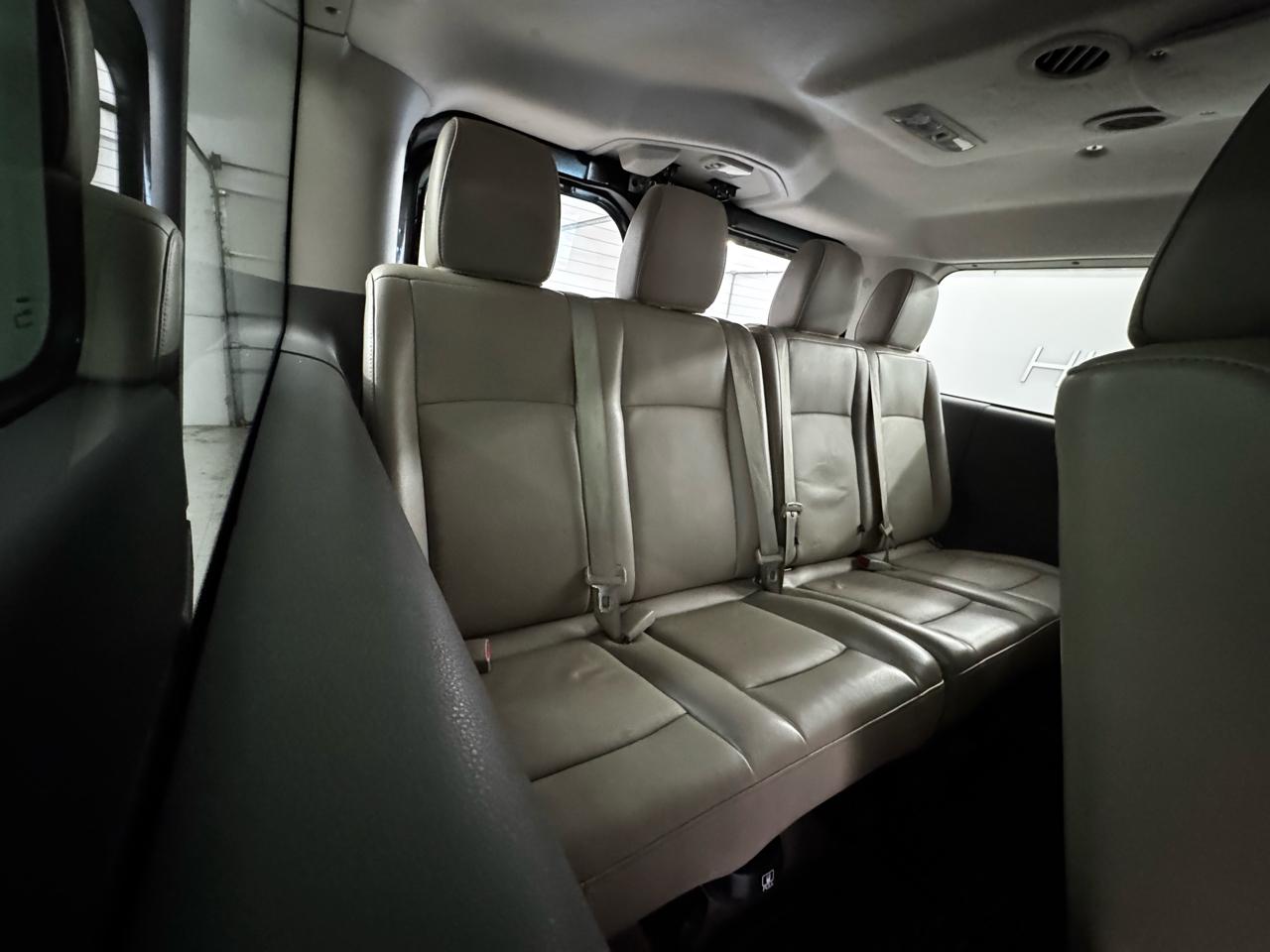 Nissan NV Passenger V8 SL 2017