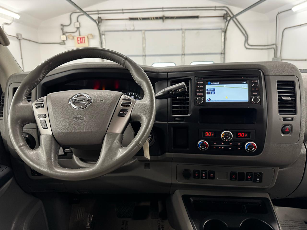 Nissan NV Passenger V8 SL 2017