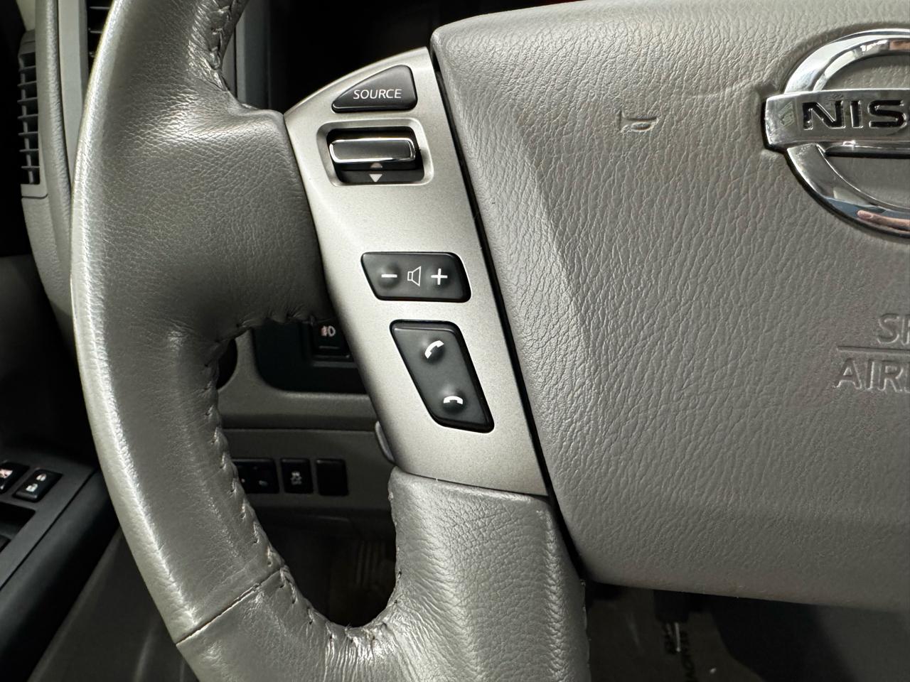 Nissan NV Passenger V8 SL 2017