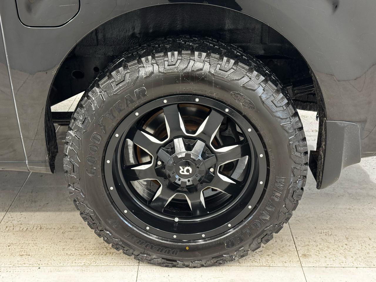 Nissan NV Passenger V8 SL 2017