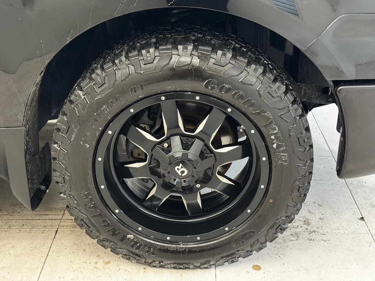 Nissan NV Passenger V8 SL 2017