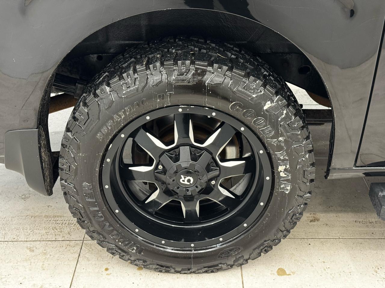 Nissan NV Passenger V8 SL 2017