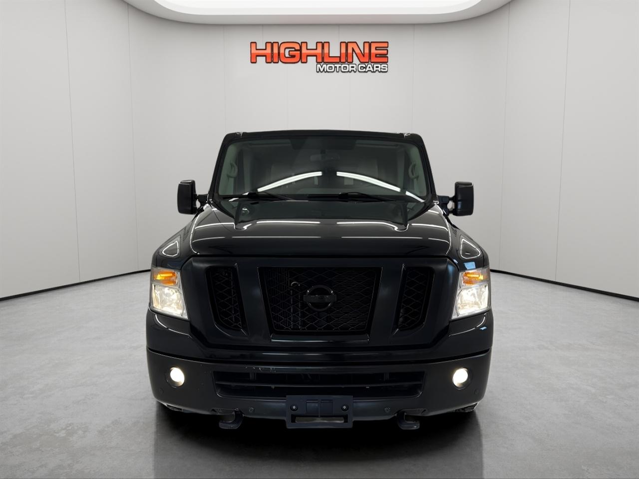 Nissan NV Passenger V8 SL 2017