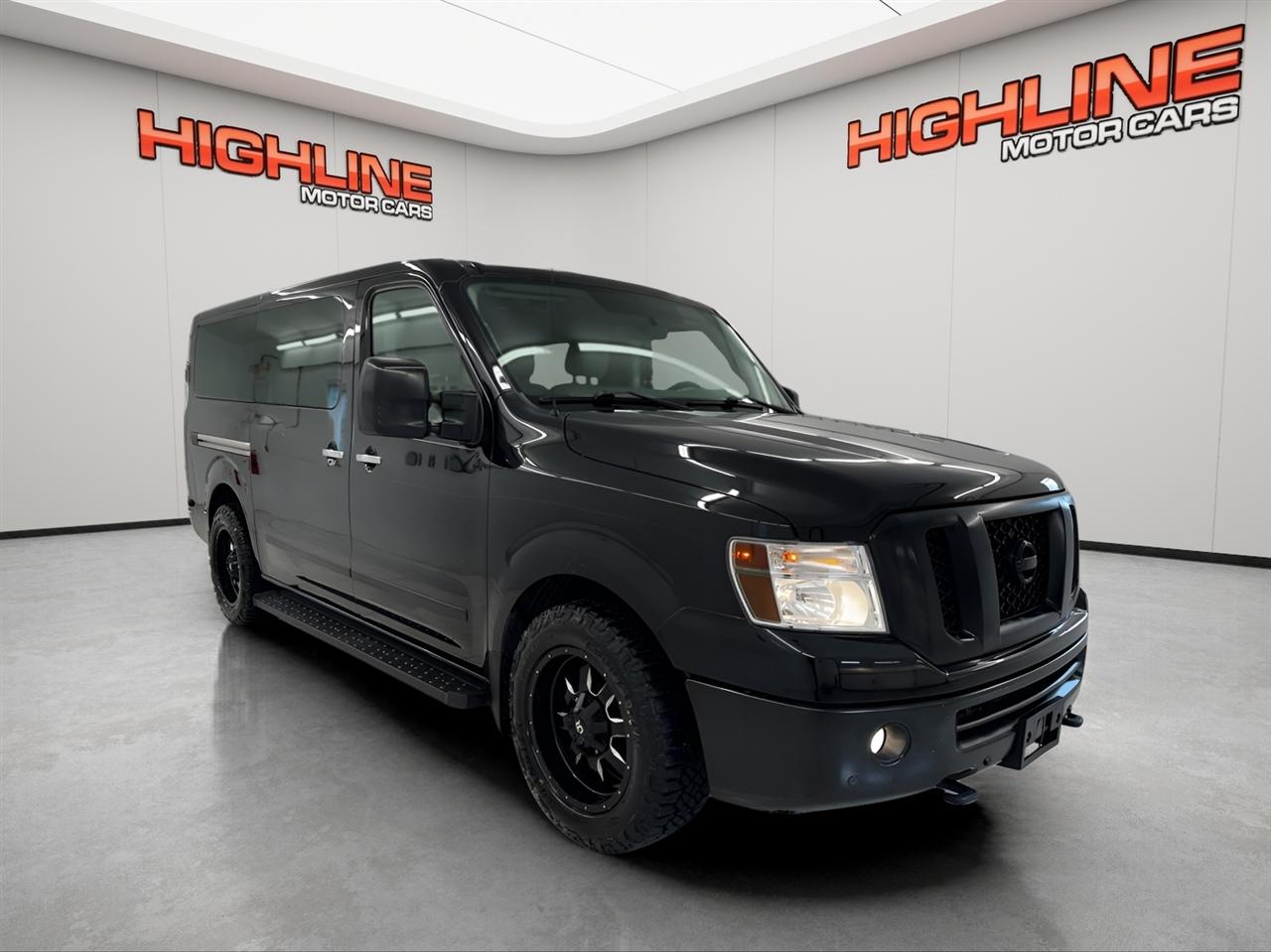 Nissan NV Passenger V8 SL 2017