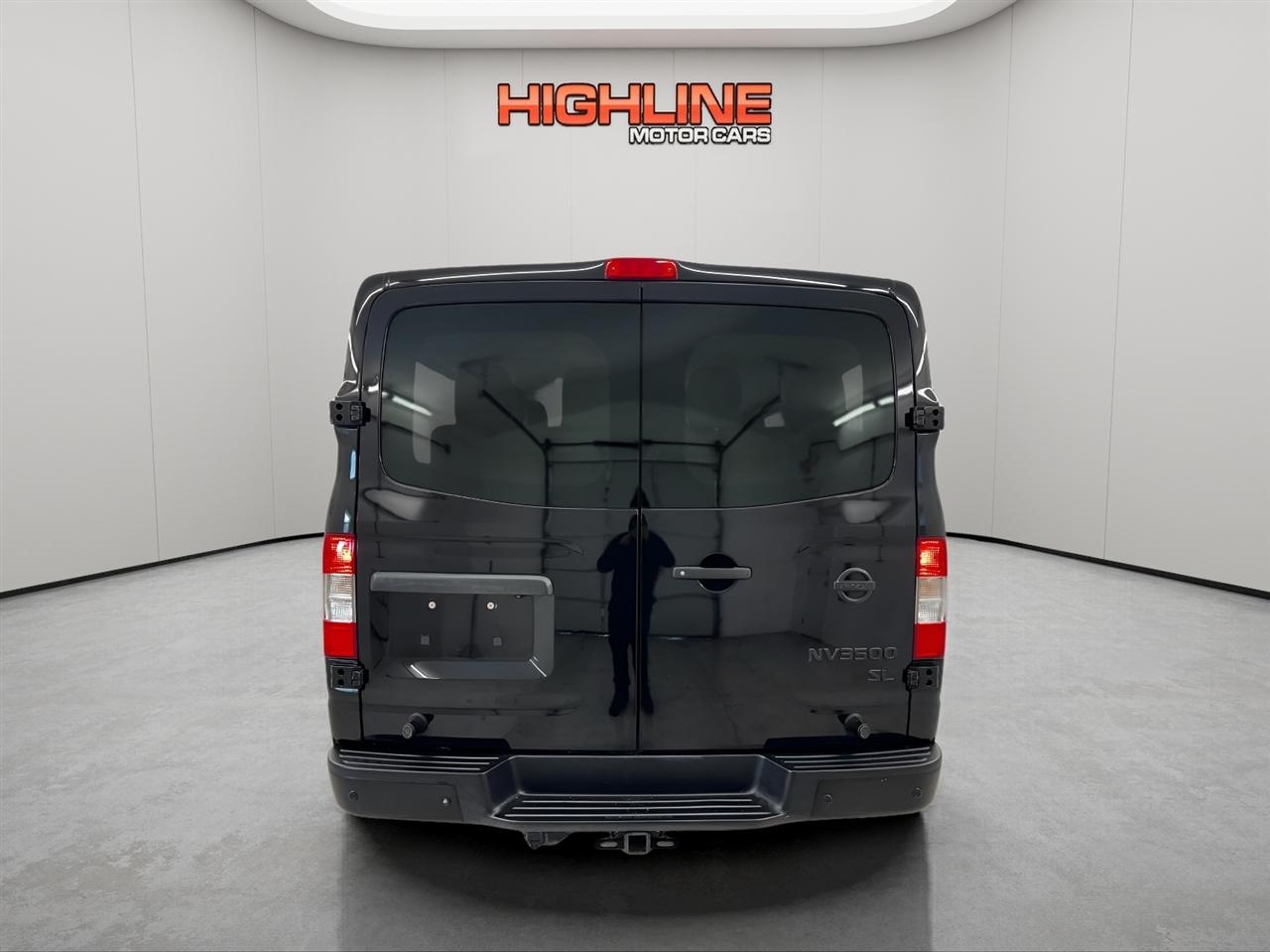 Nissan NV Passenger V8 SL 2017