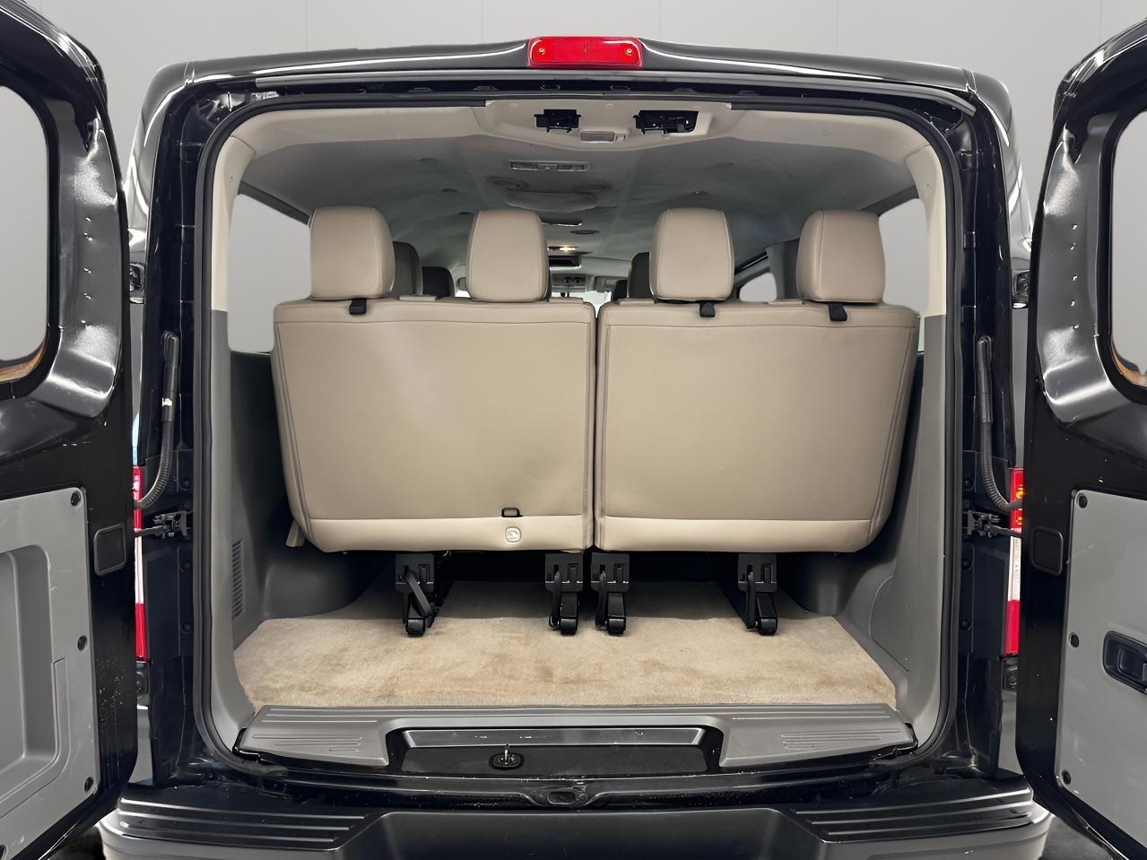 Nissan NV Passenger V8 SL 2017