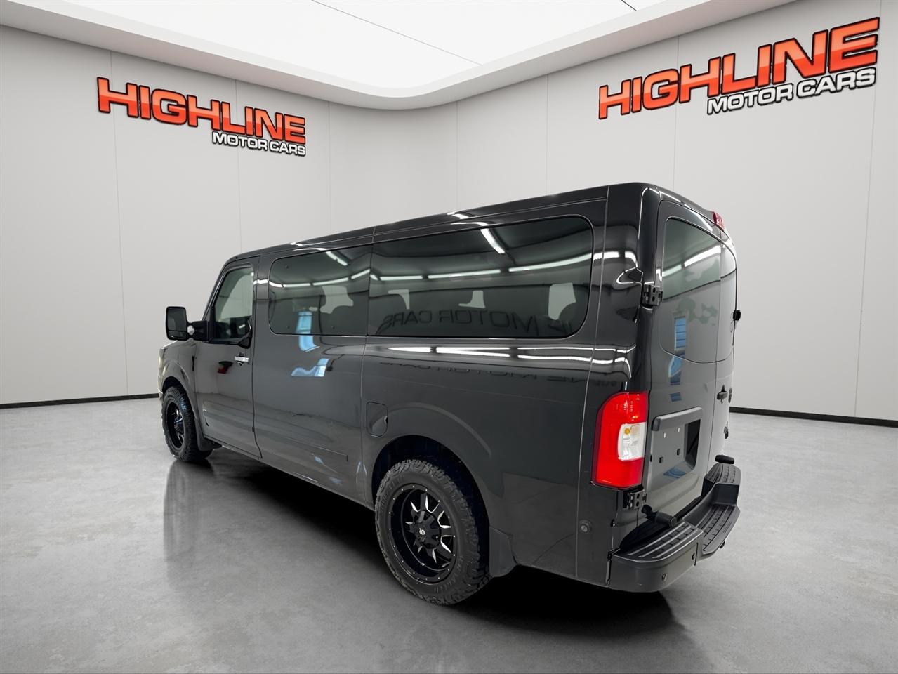 Nissan NV Passenger V8 SL 2017