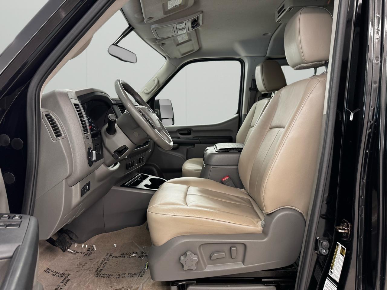 Nissan NV Passenger V8 SL 2017
