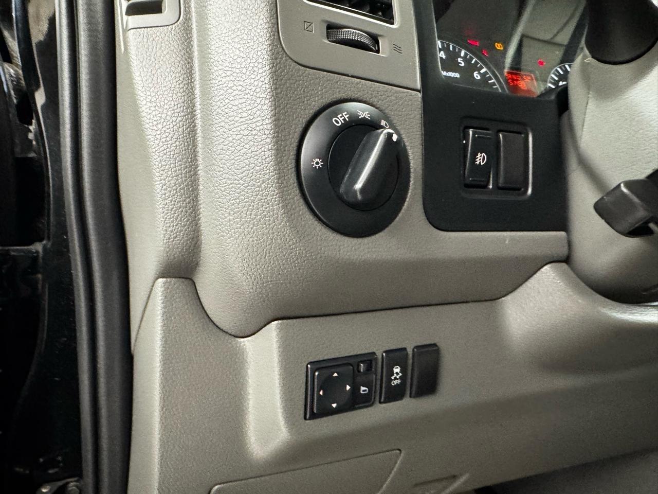 Nissan NV Passenger V8 SL 2017