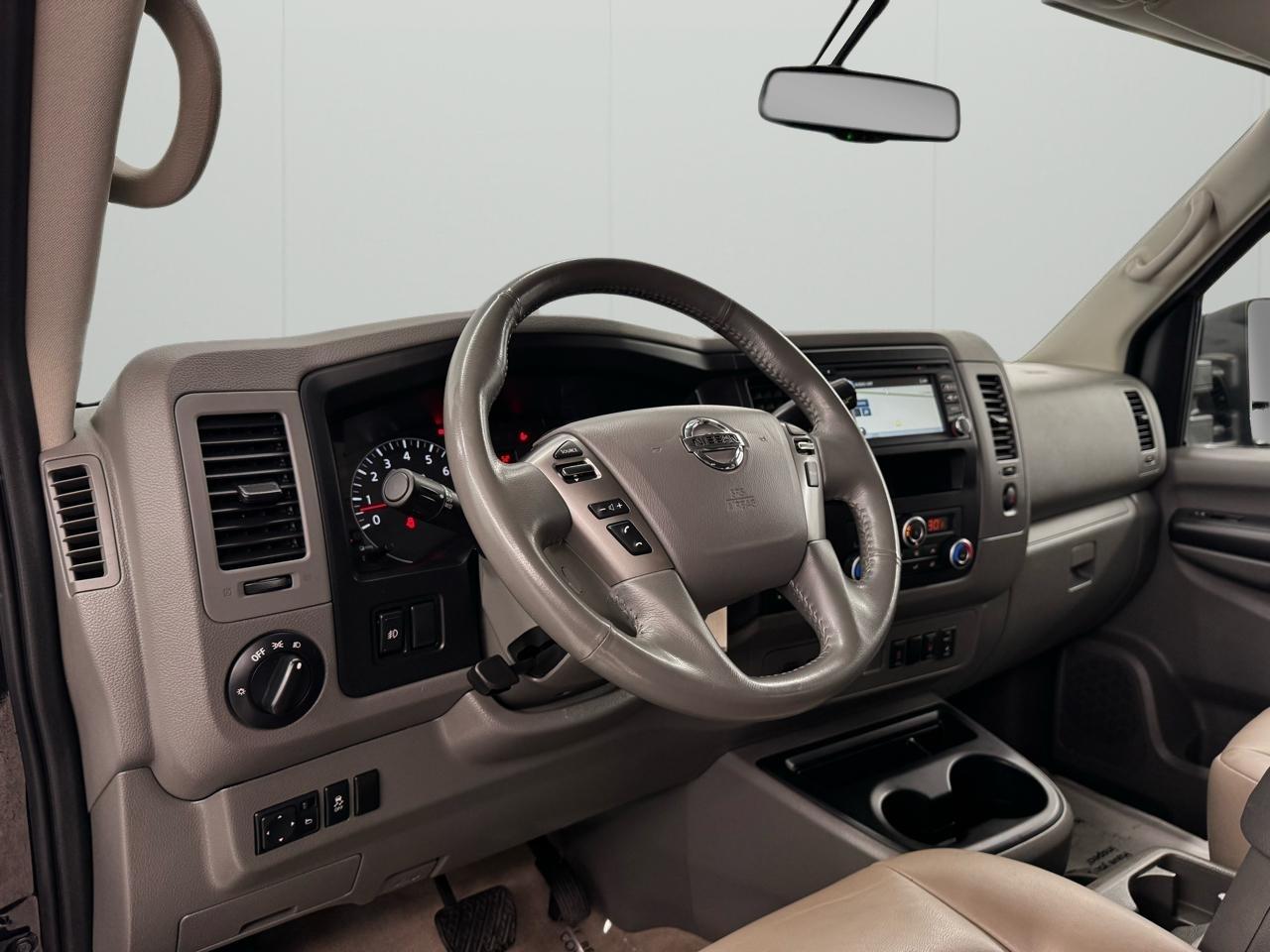 Nissan NV Passenger V8 SL 2017