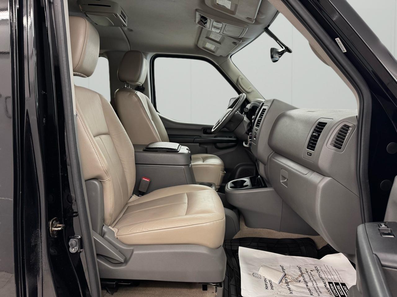 Nissan NV Passenger V8 SL 2017