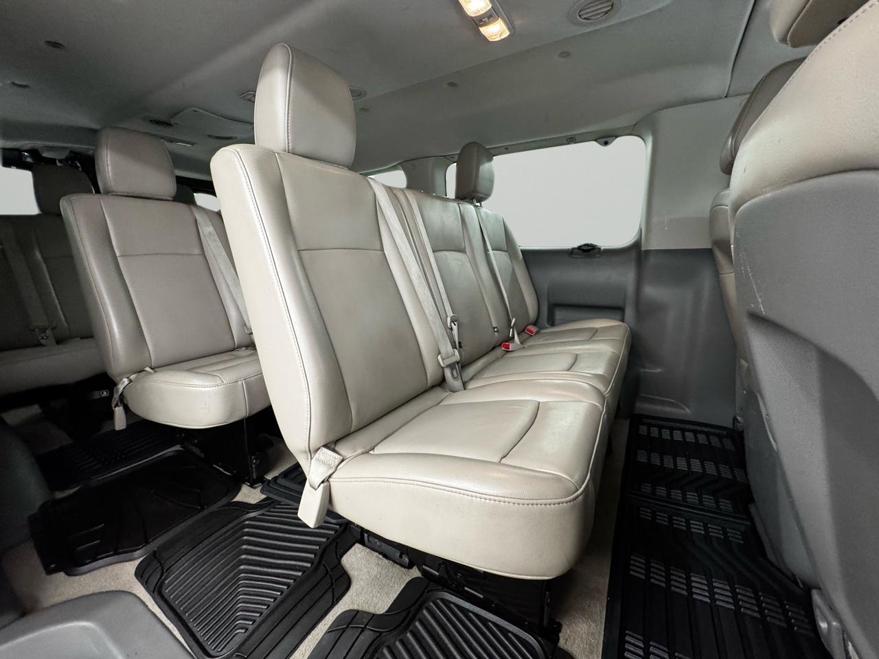 Nissan NV Passenger V8 SL 2017