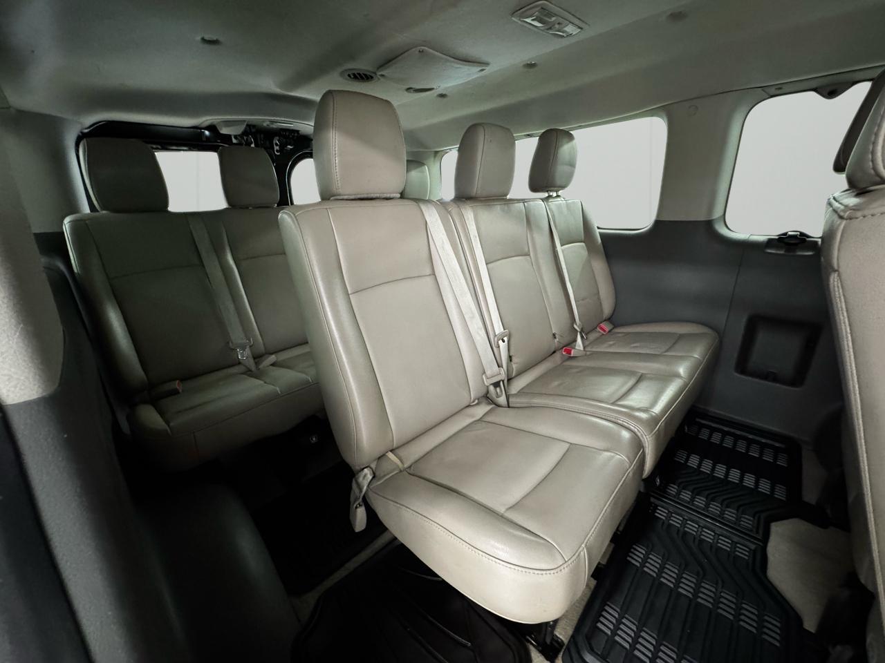 Nissan NV Passenger V8 SL 2017