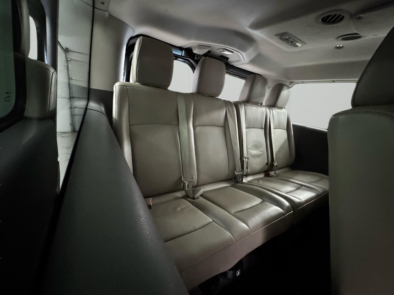 Nissan NV Passenger V8 SL 2017