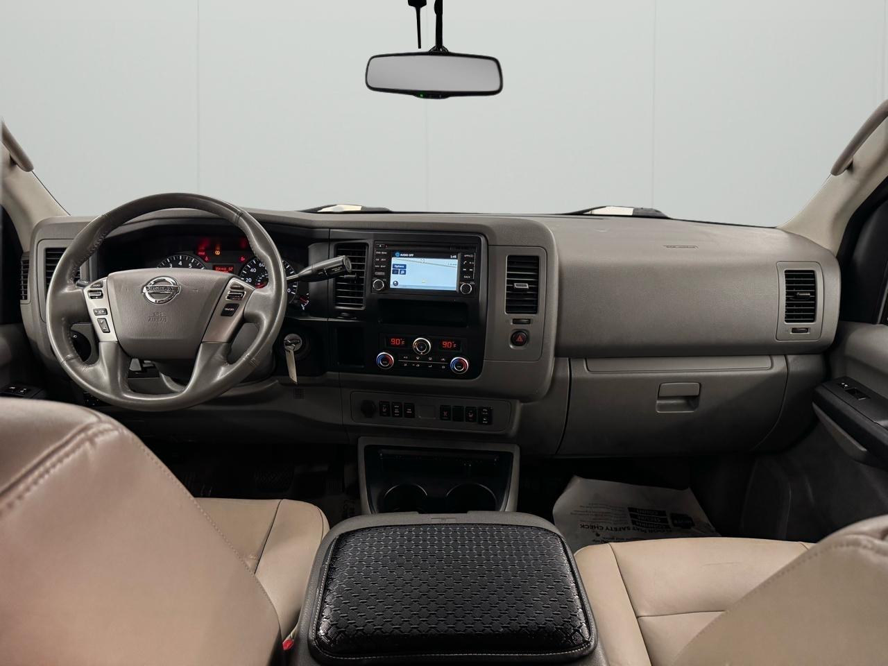 Nissan NV Passenger V8 SL 2017