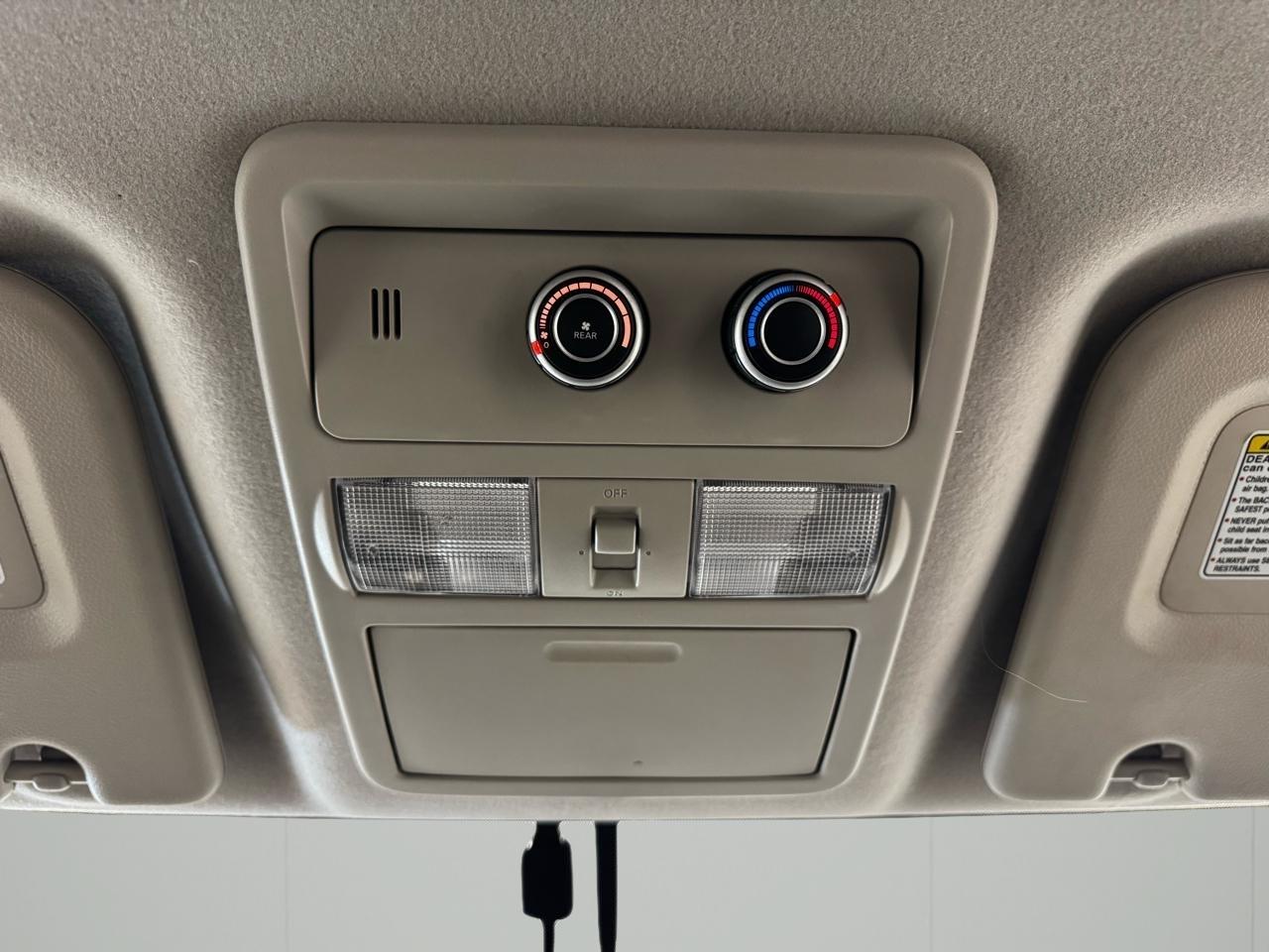 Nissan NV Passenger V8 SL 2017