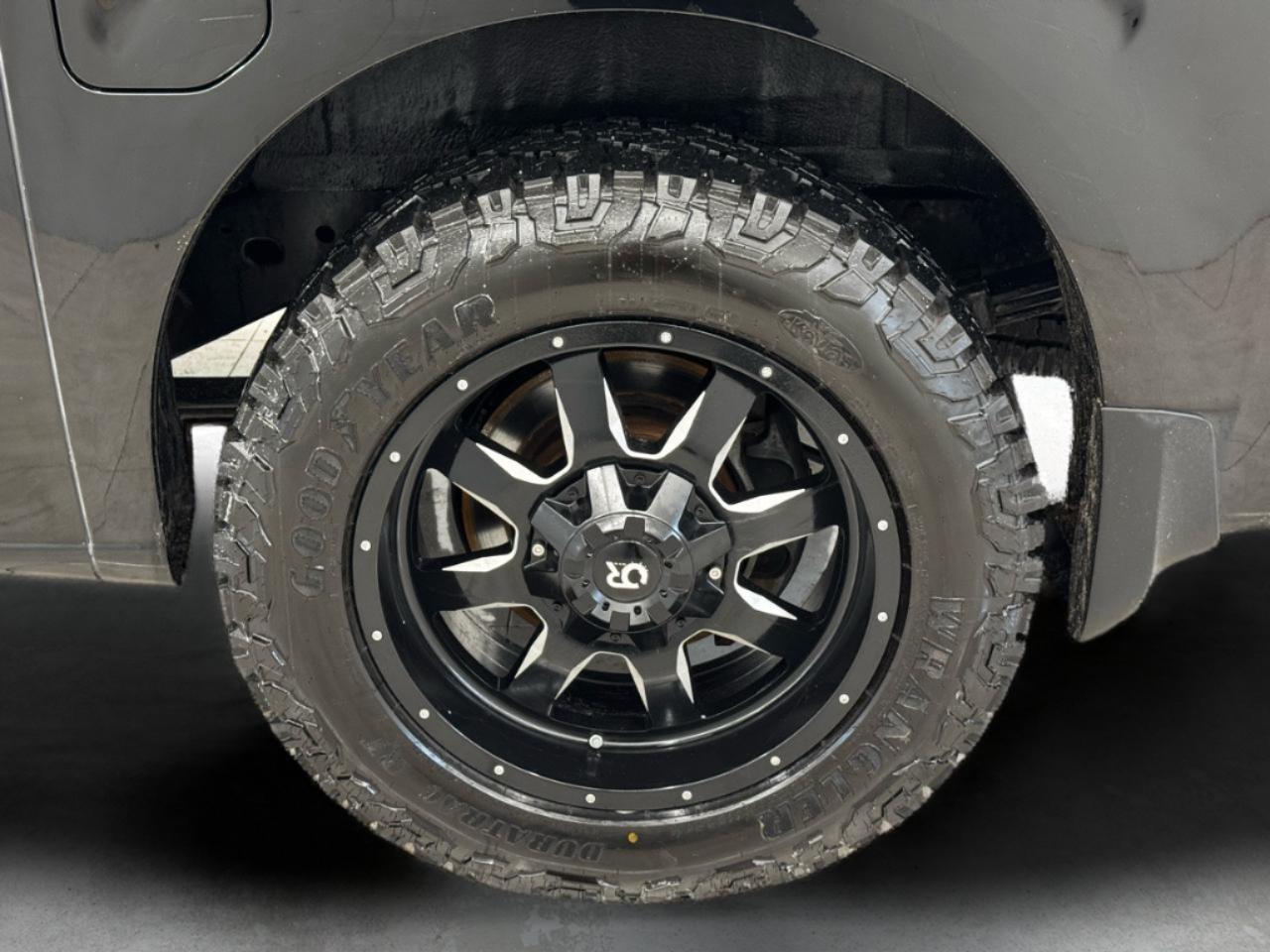 Nissan NV Passenger V8 SL 2017