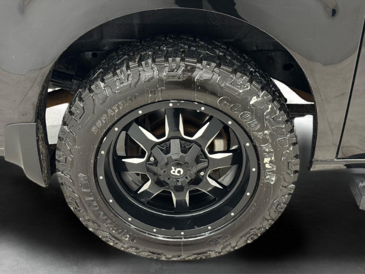 Nissan NV Passenger V8 SL 2017