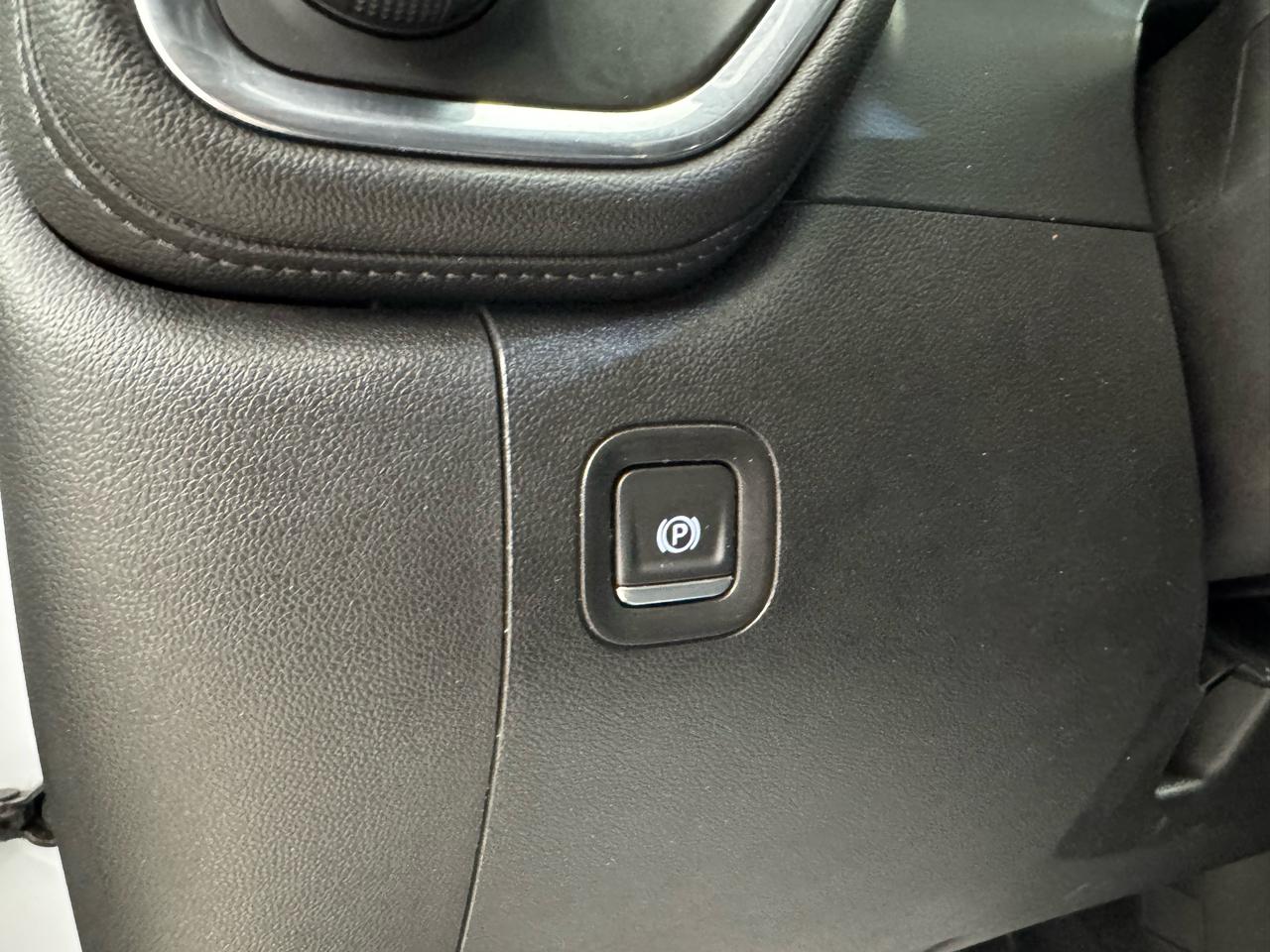 Chevrolet Silverado 1500 4WD Crew Cab 147" LTZ 2021