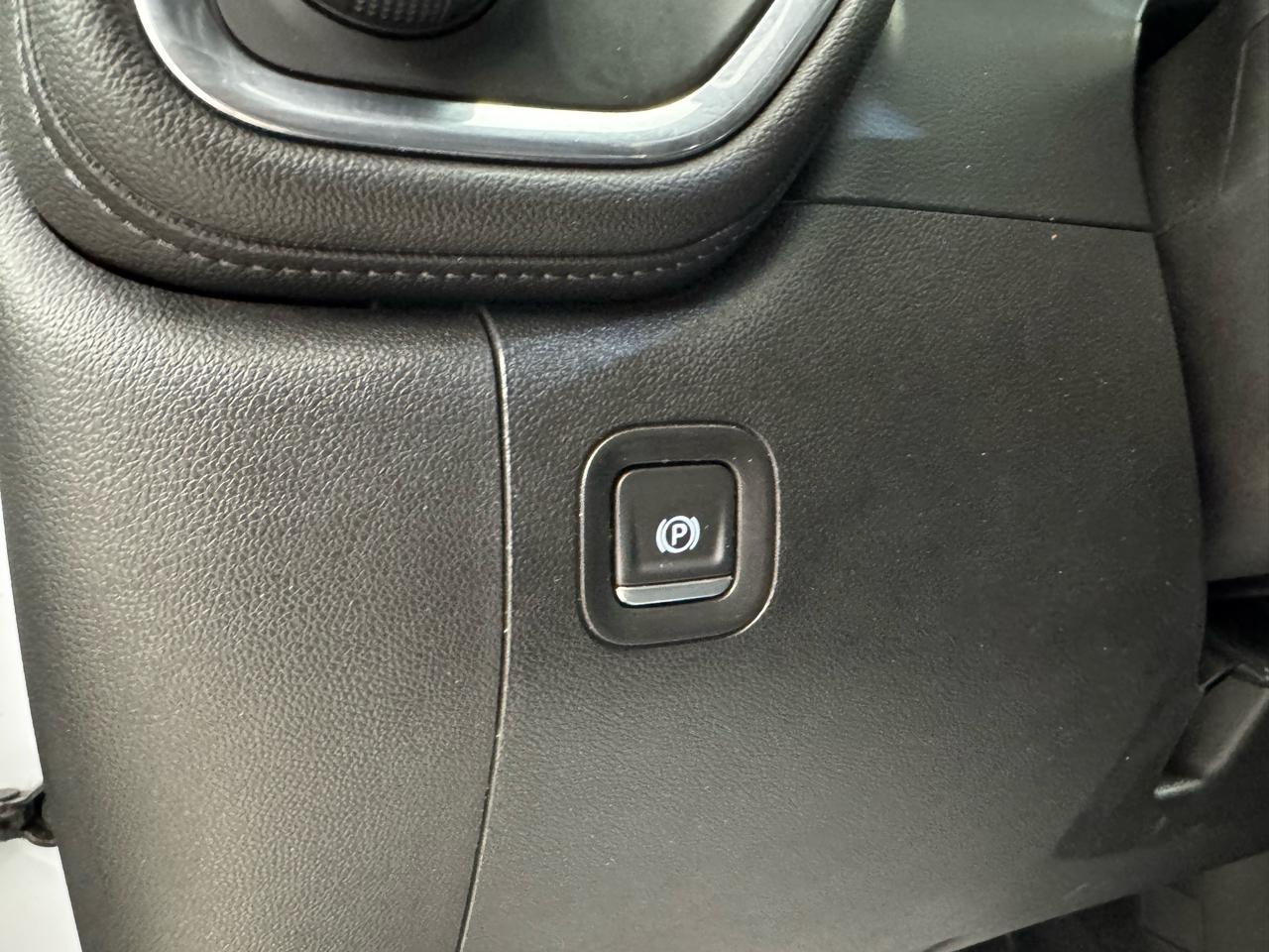 Chevrolet Silverado 1500 4WD Crew Cab 147" LTZ 2021