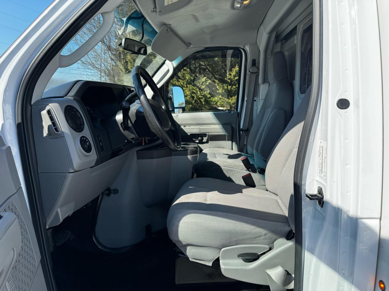 Ford E-Series Cutaway E-350 SRW 138" WB 2019