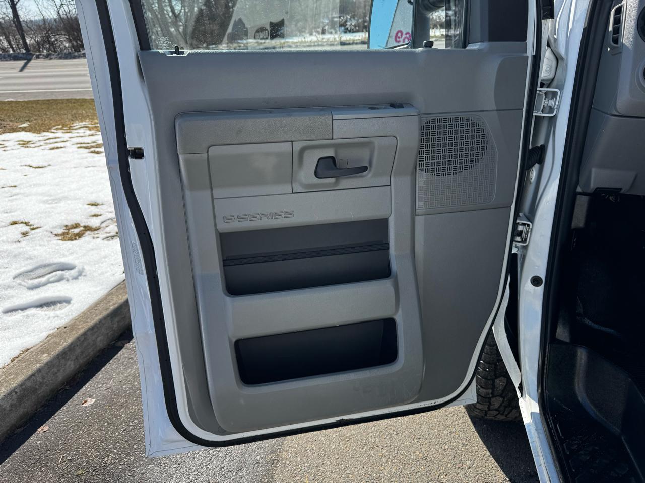 Ford E-Series Cutaway E-350 SRW 138" WB 2019