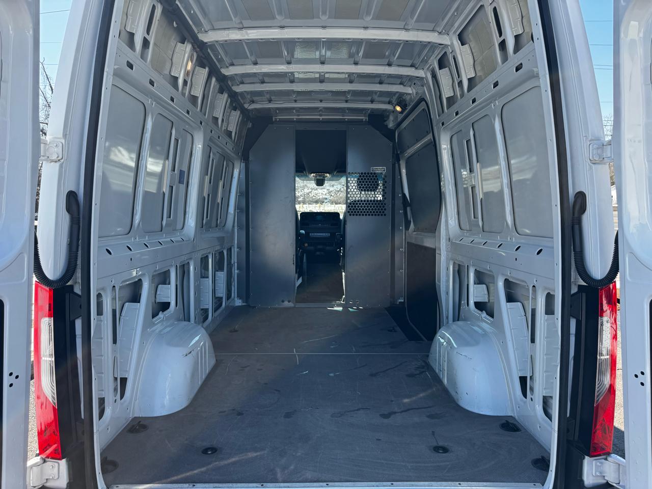 Mercedes-Benz Sprinter Van 2500 Standard Roof I4 Diesel 144" RWD 2024