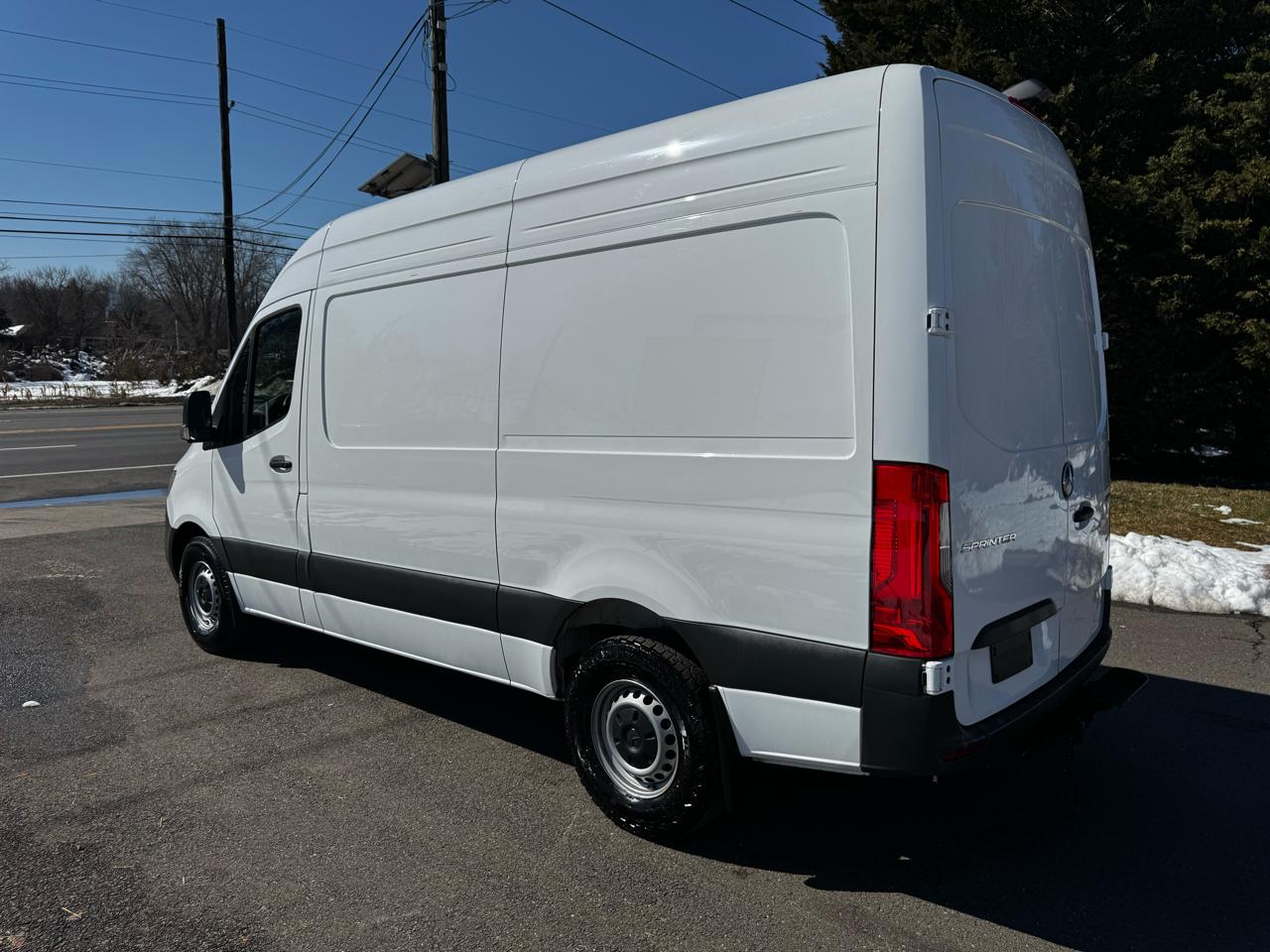 Mercedes-Benz Sprinter Van 2500 Standard Roof I4 Diesel 144" RWD 2024