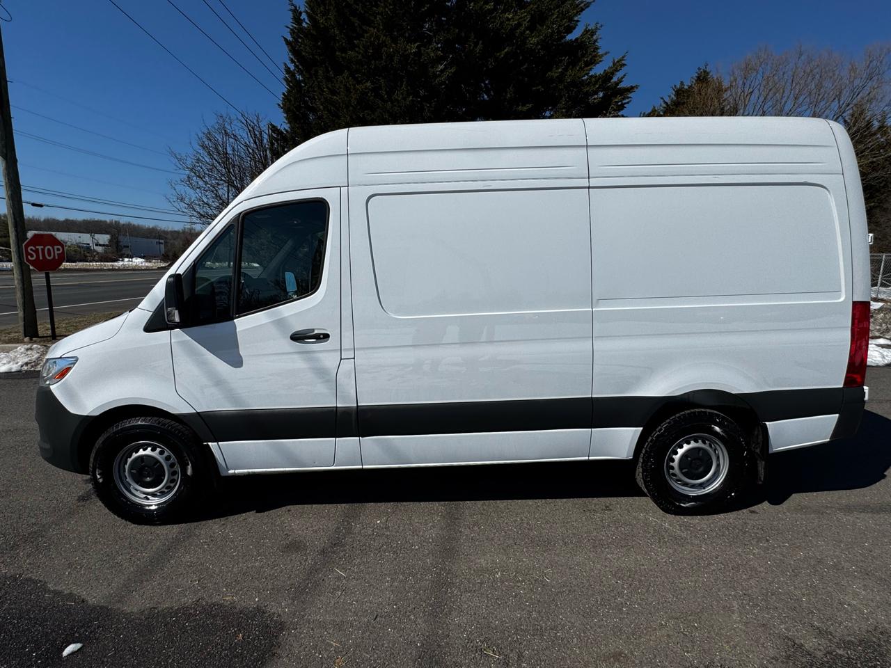 Mercedes-Benz Sprinter Van 2500 Standard Roof I4 Diesel 144" RWD 2024