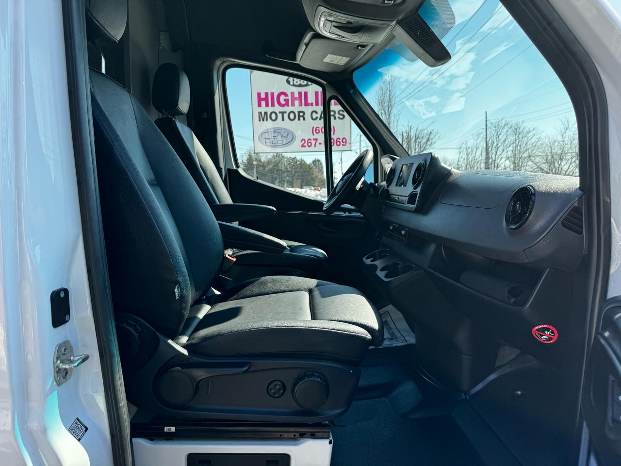 Mercedes-Benz Sprinter Van 2500 Standard Roof I4 Diesel 144" RWD 2024